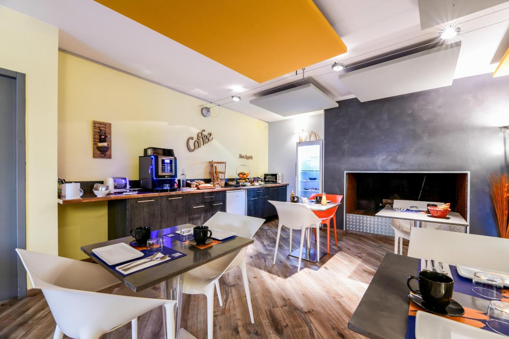 Logis Hotel & Restaurant Le Cadet De Gascogne Saint-Justin  Ngoại thất bức ảnh